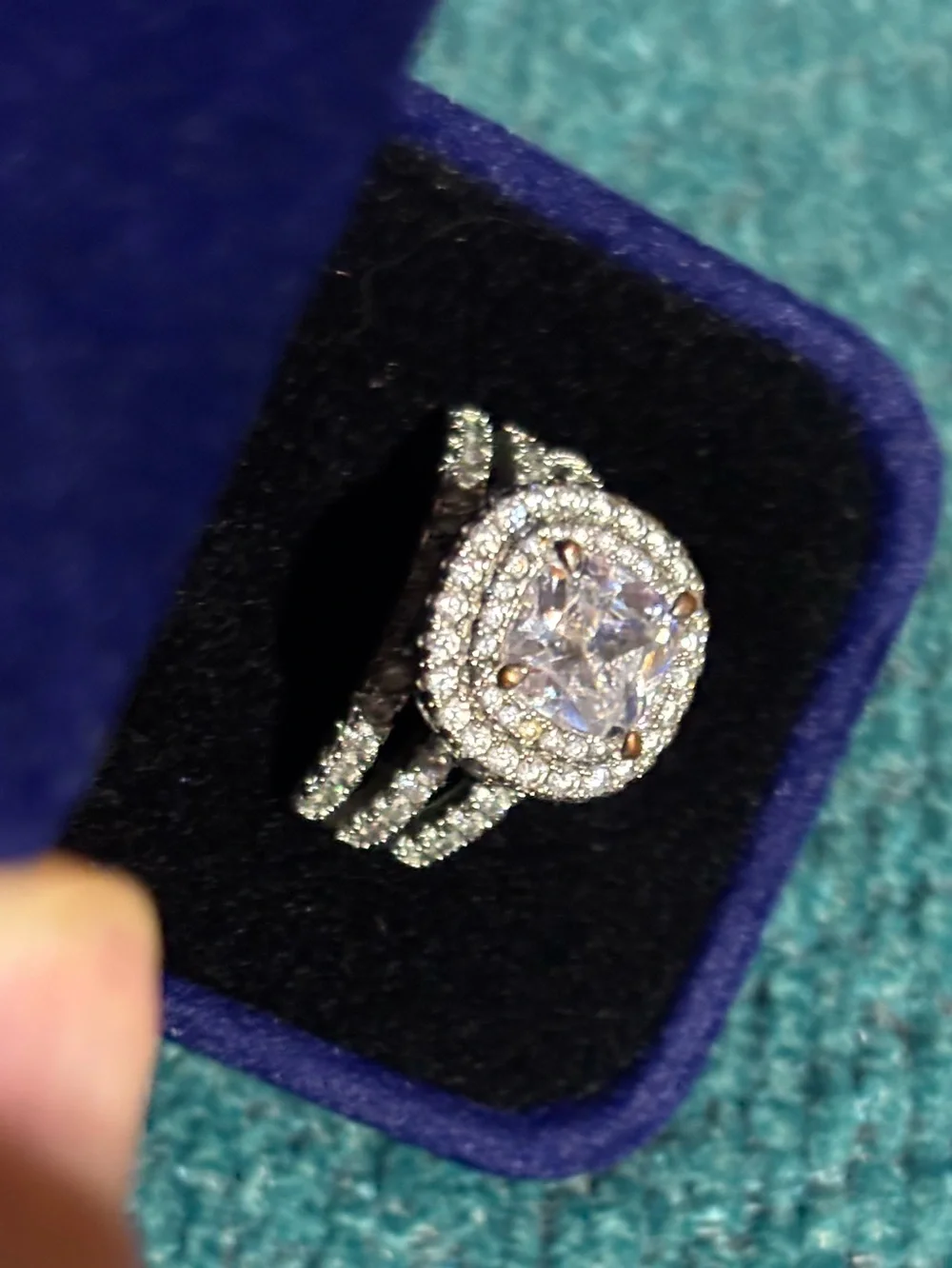 NWT Beautiful cubic zirconia ring in Silver-tone setting, dazzling, size 9